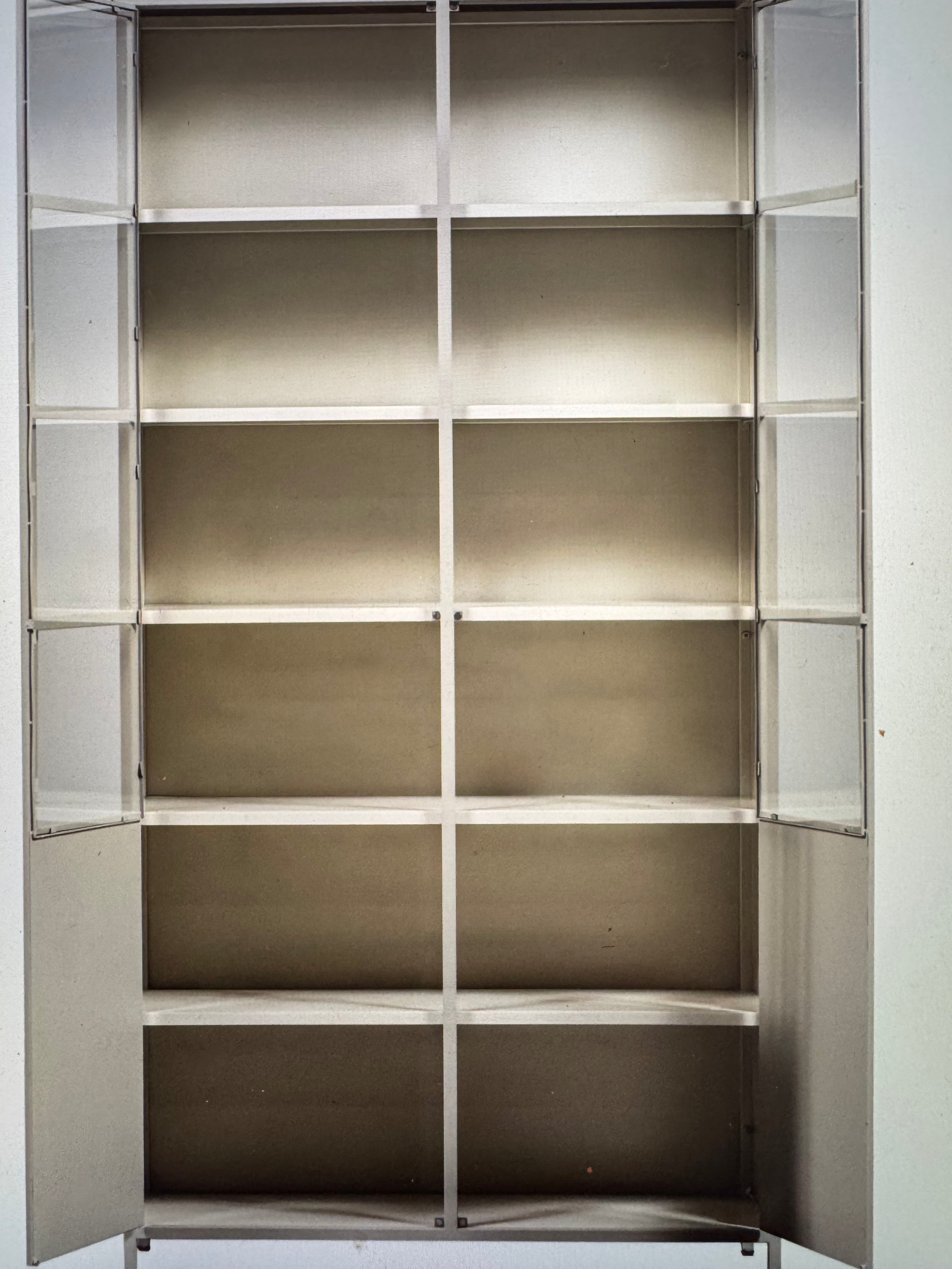 Exhibit XL 2 deurs Woood vitrinekast metaal zand