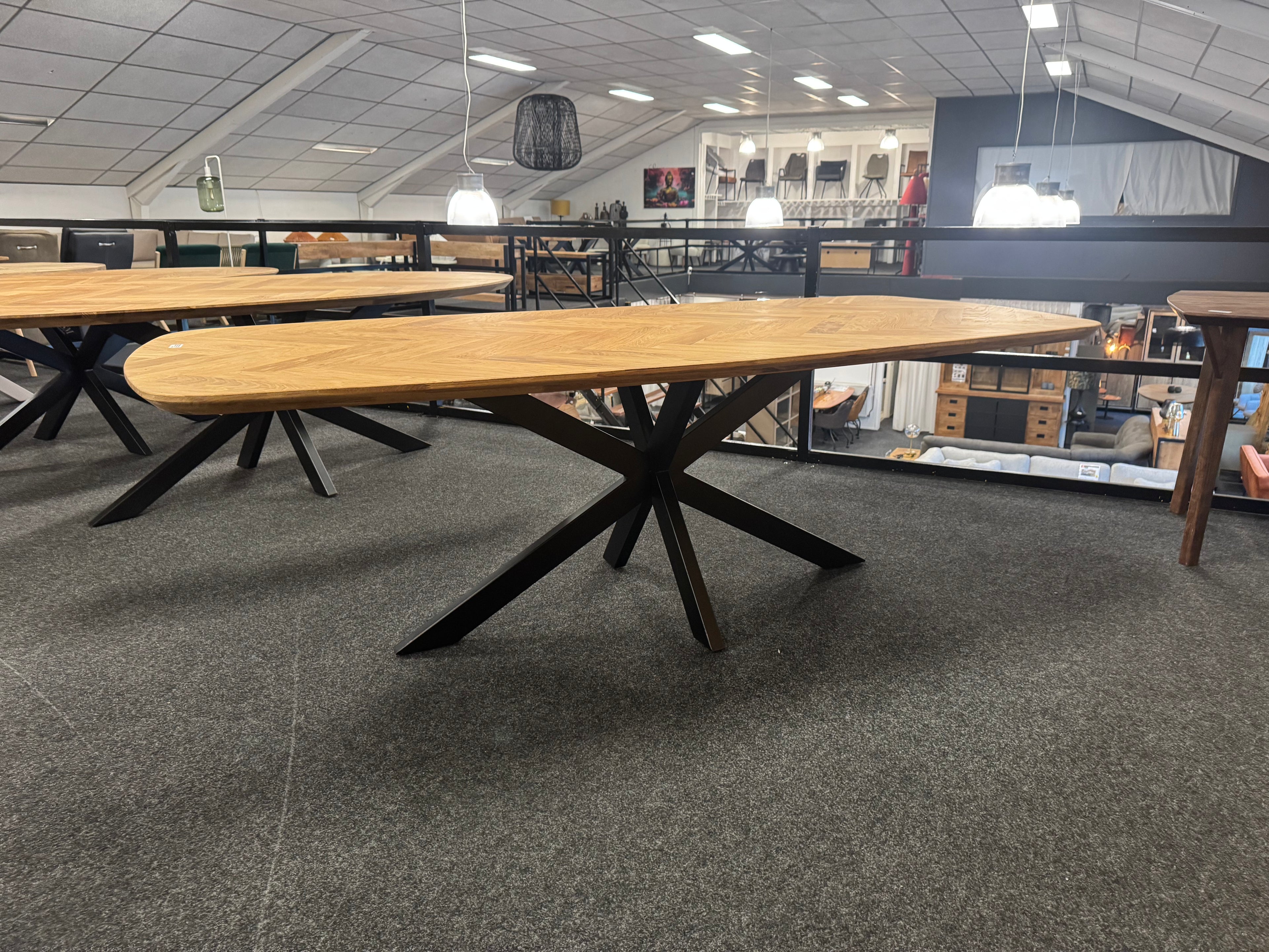 Deens ovale eiken visgraat tafel 240x110x77 5cm dik blad