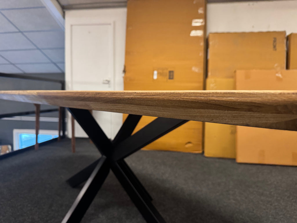 Deens ovale eiken visgraat tafel 240x110x77 5cm dik blad