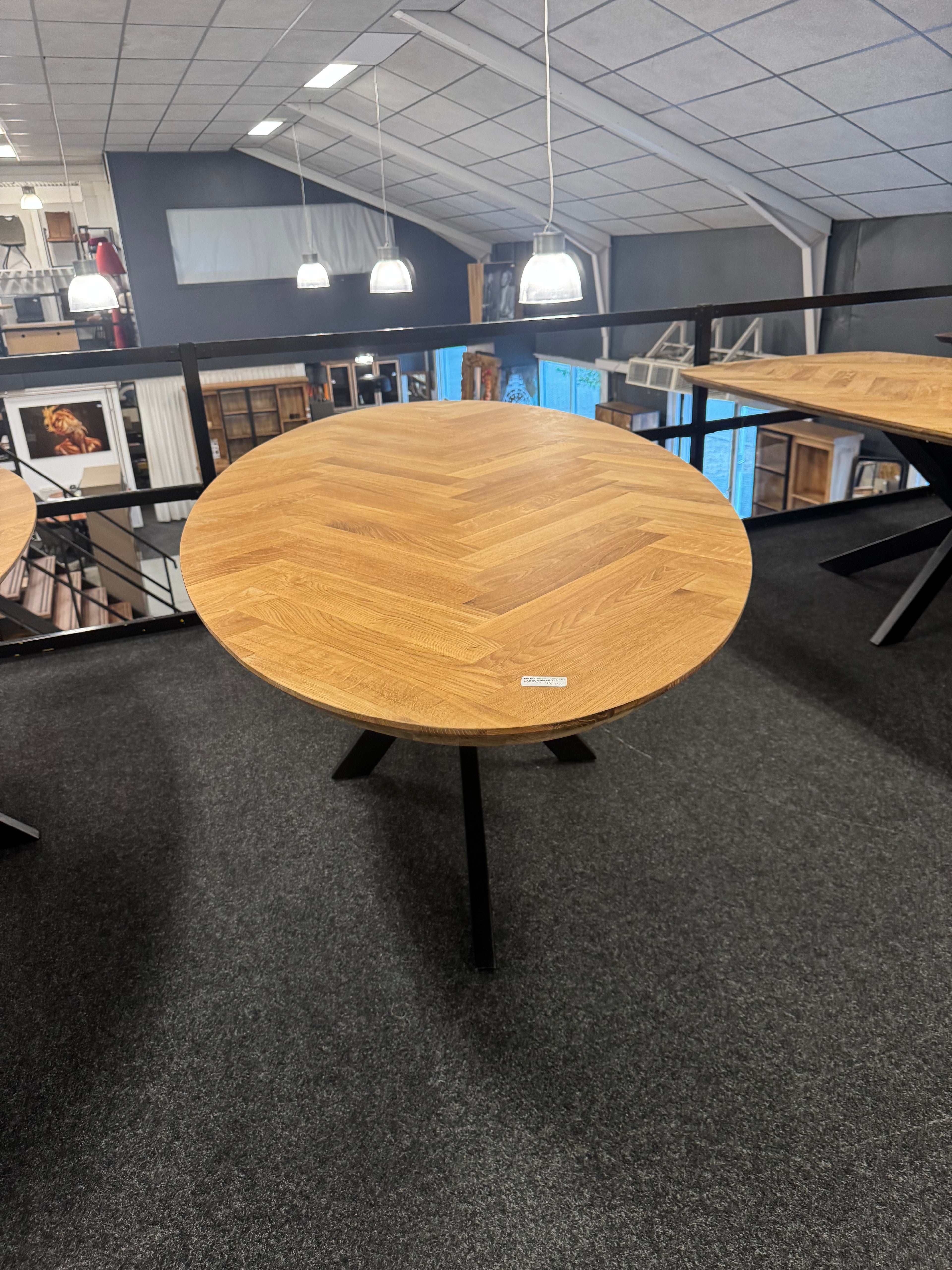 Ovale eiken visgraattafel 180x100x77 5cm dik blad