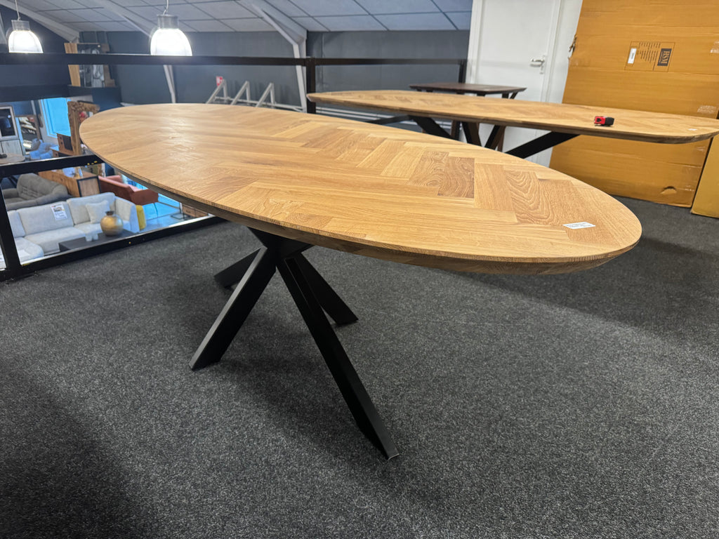 Ovale eiken visgraattafel 180x100x77 5cm dik blad