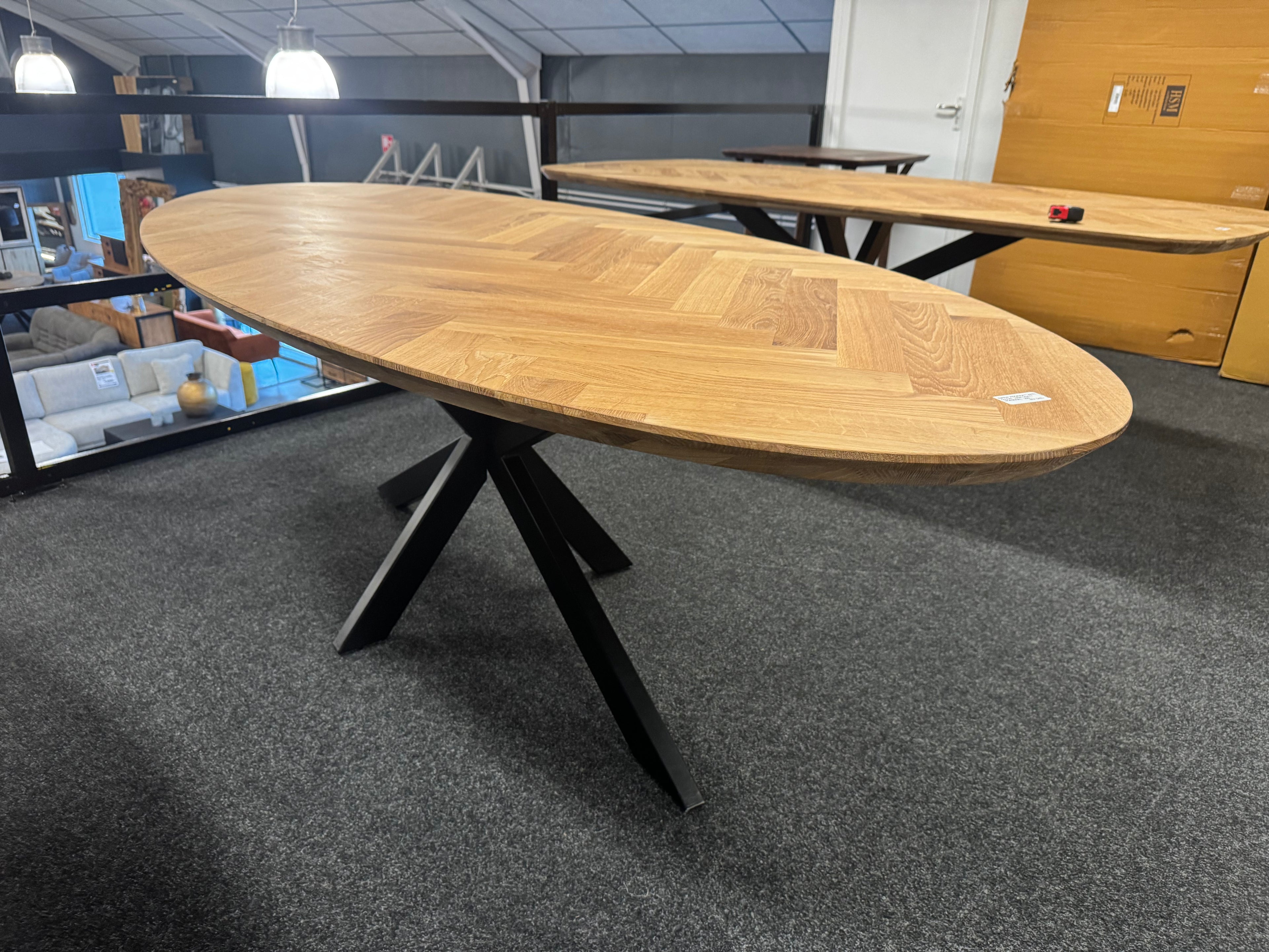 Ovale eiken visgraattafel 180x100x77 5cm dik blad