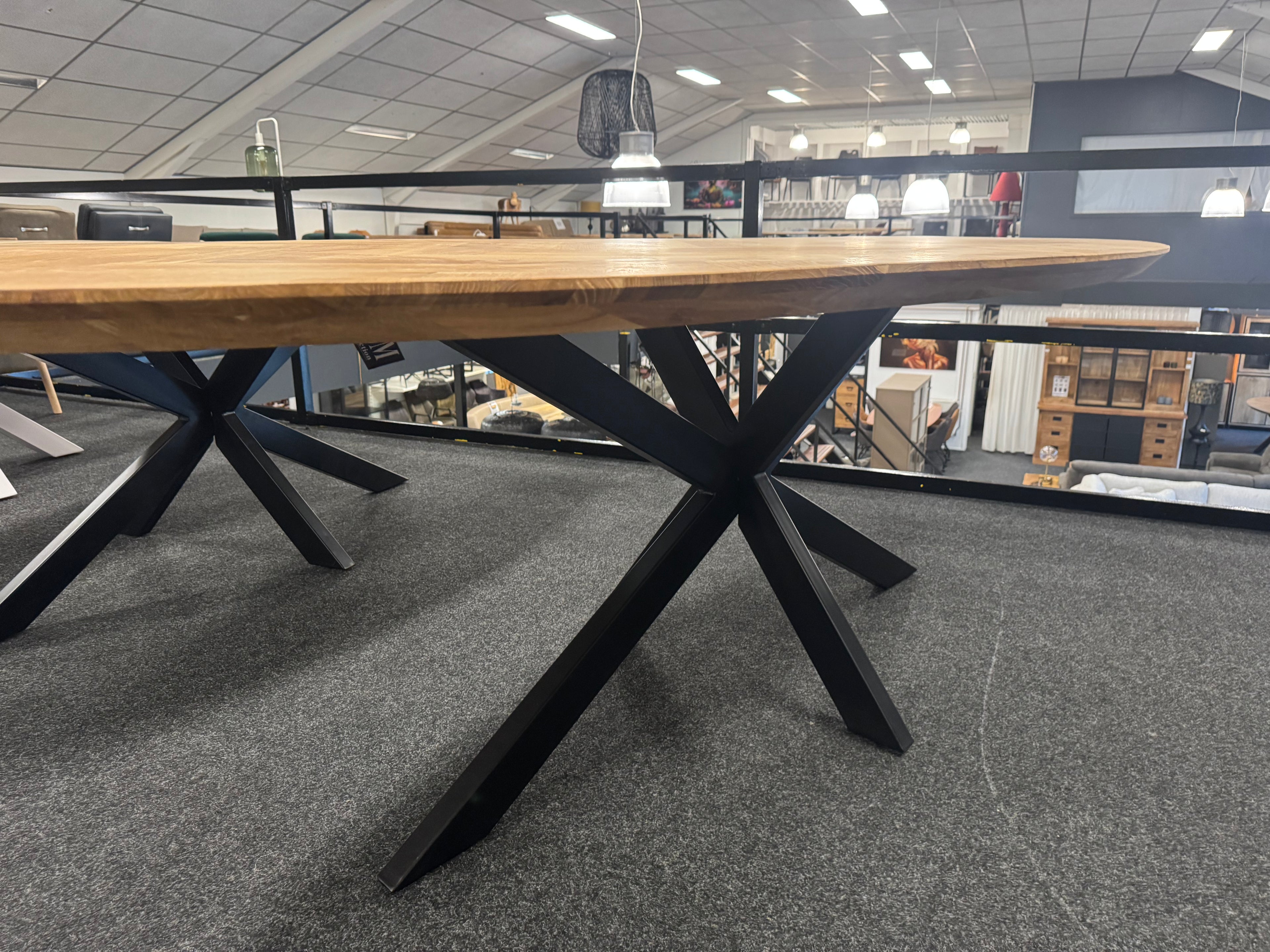 Ovale eiken visgraattafel 180x100x77 5cm dik blad