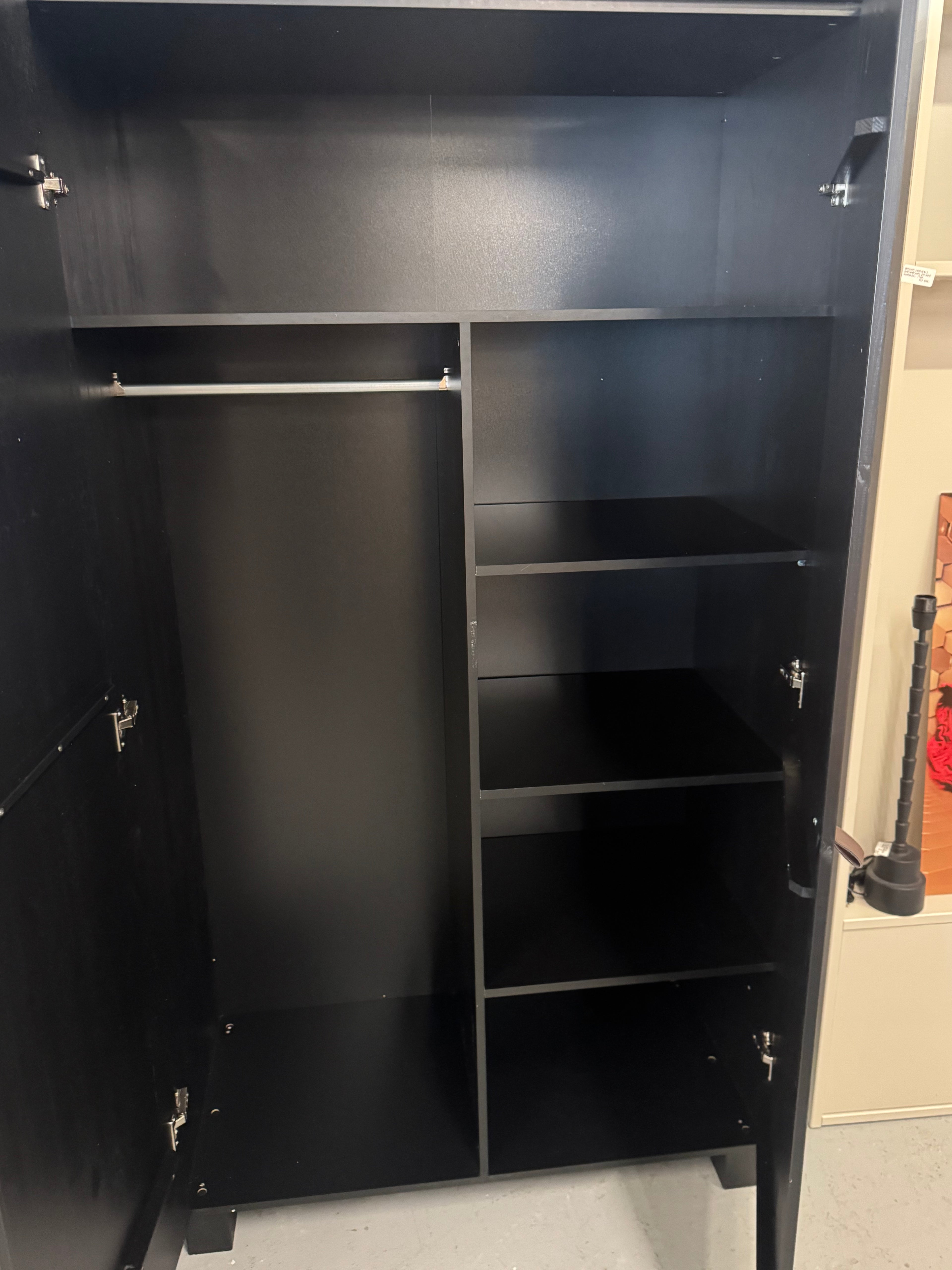 Ties garderobekast diepzwart van Woood