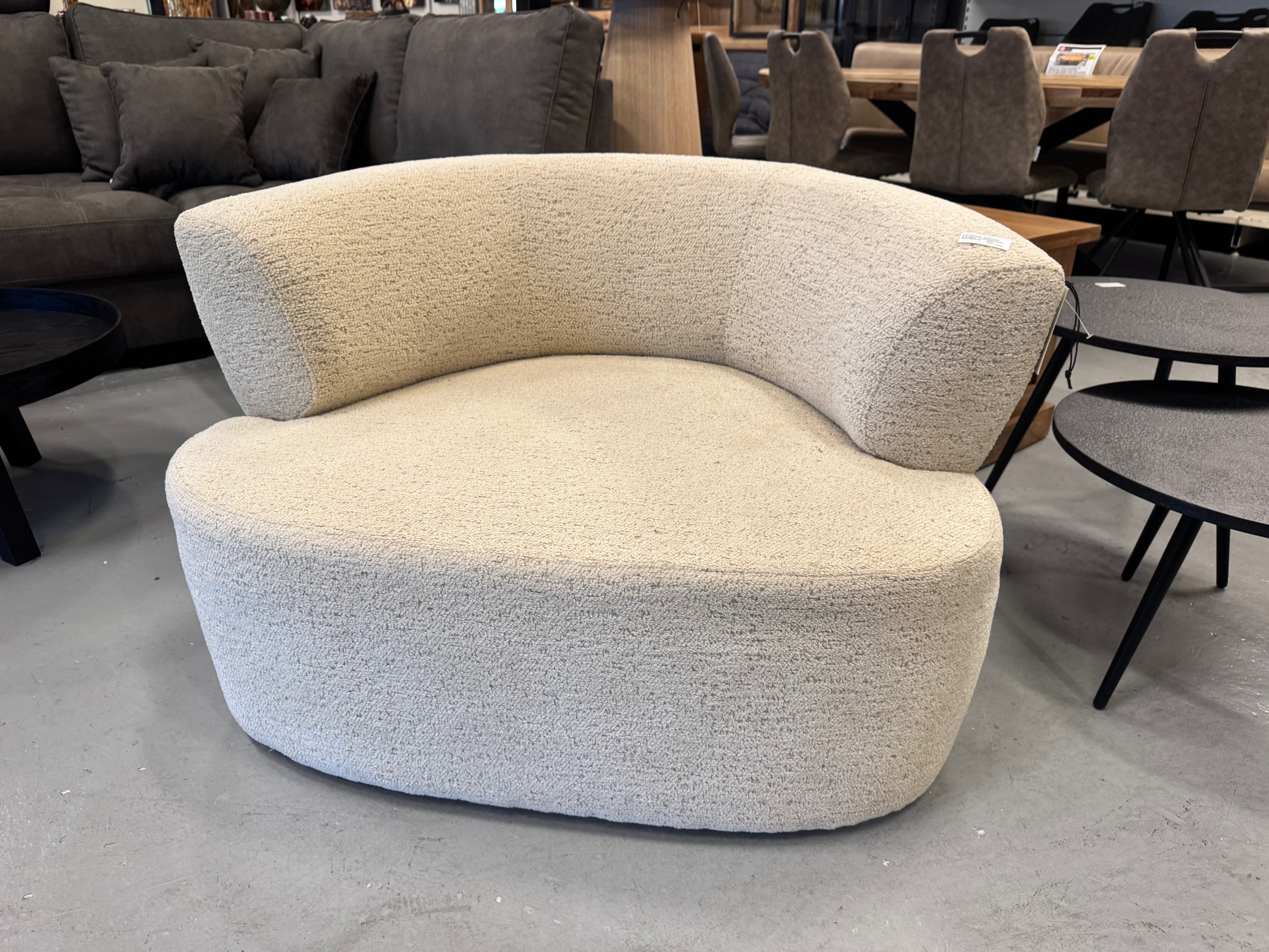 Boris fauteuil van Woood boucle warm zand