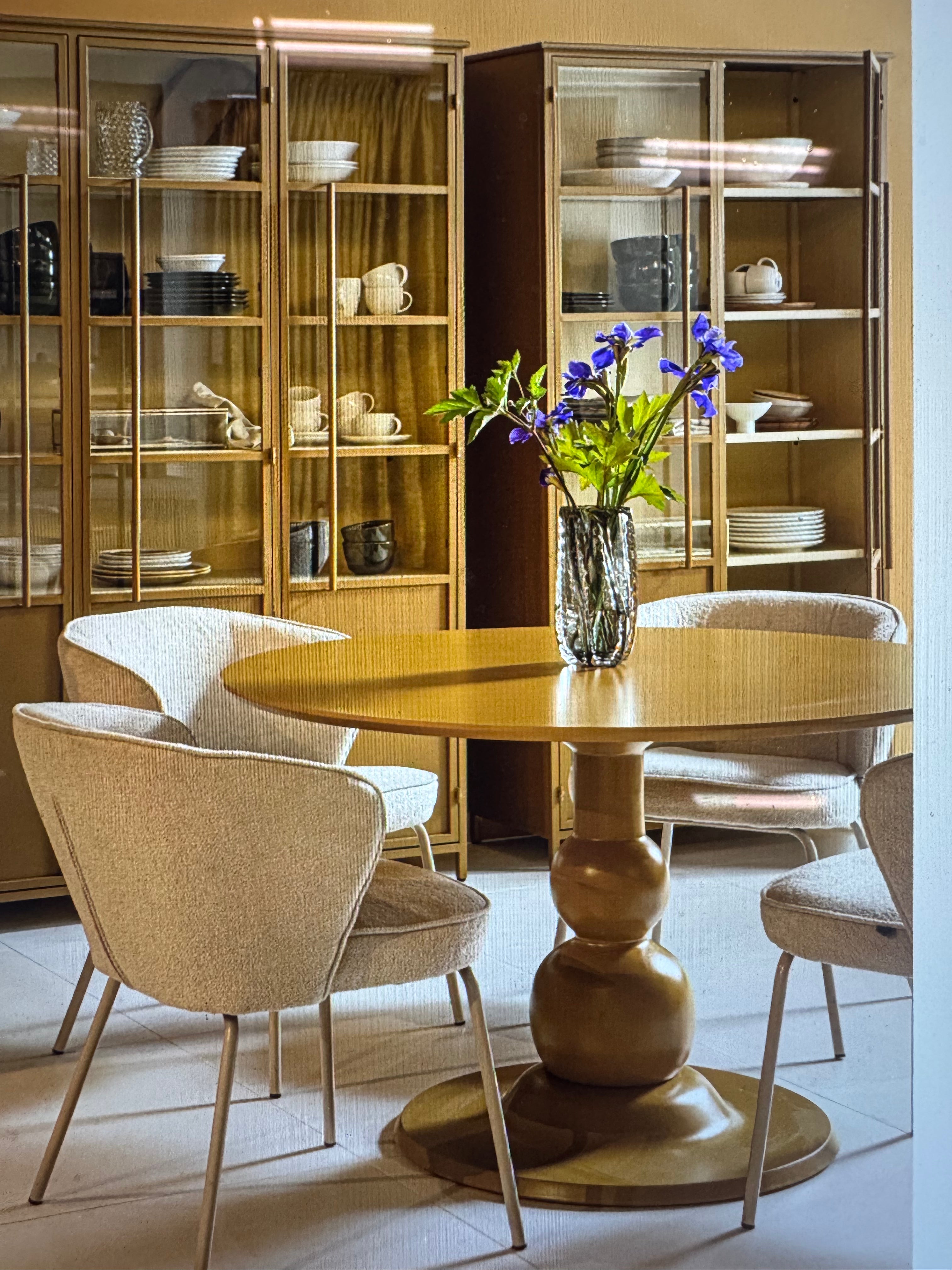 Exhibit xl 3-deurs vitrinekast metaal honinggeel