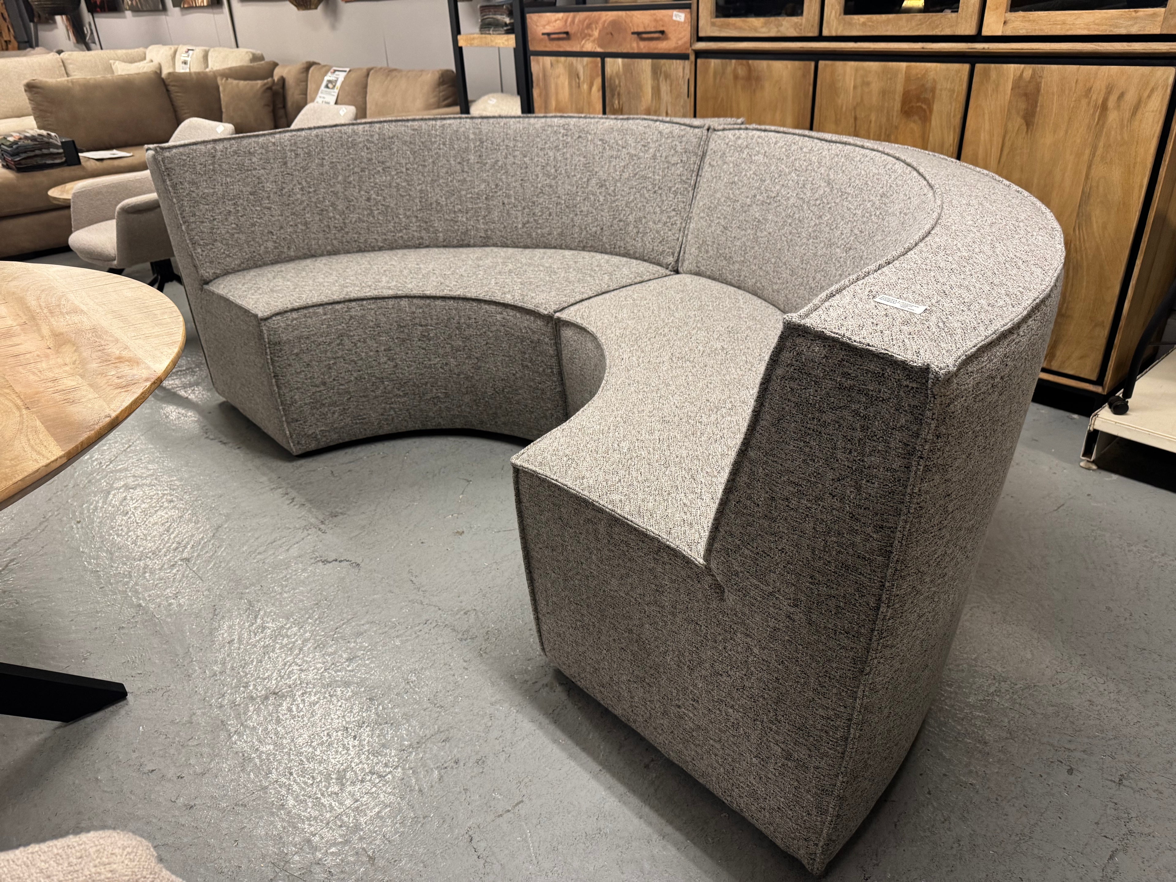 Europa 4 zits eetbank van Woood geweven stof zand/grijs