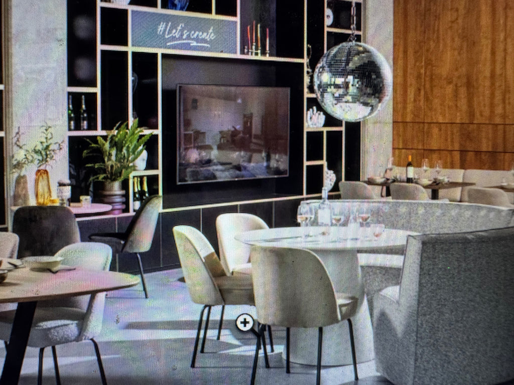 Europa 4 zits eetbank van Woood geweven stof zand/grijs